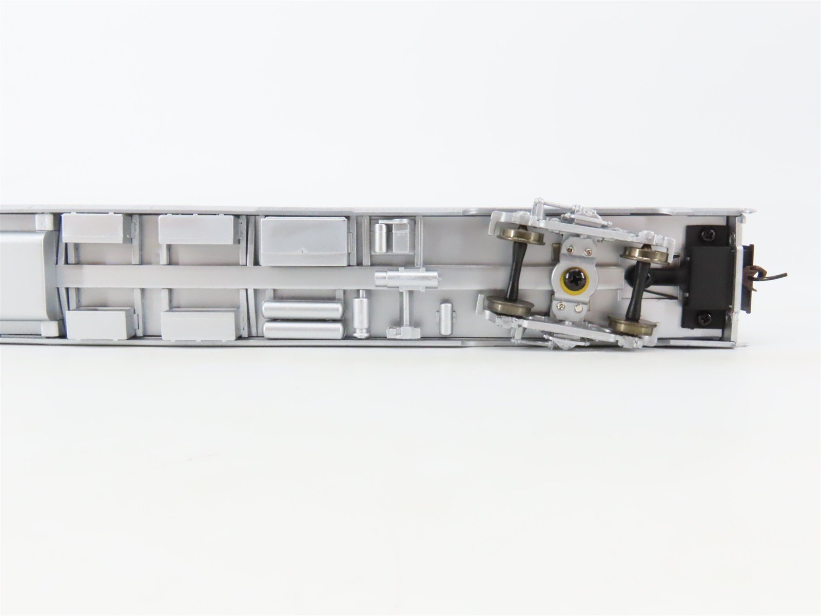 HO Scale Walthers RTR 932-6393 SP Southern Pacific 52-Seat Coach Passenger Car