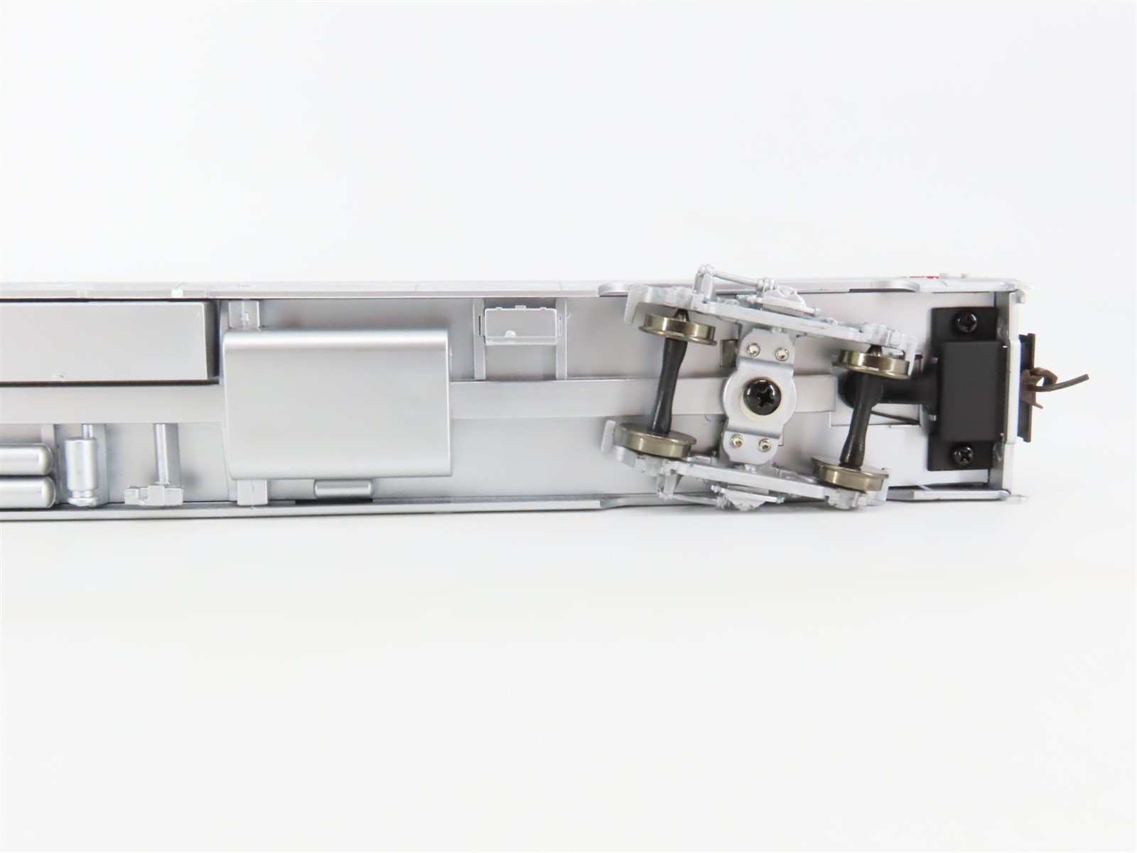 HO Scale Walthers RTR 932-6313 SP Southern Pacific 46-Seat Coach Passenger Car