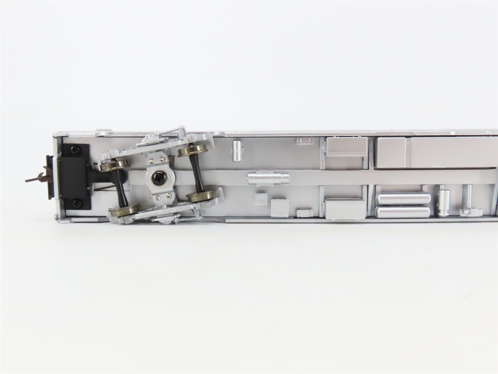 HO Scale Walthers RTR 932-6313 SP Southern Pacific 46-Seat Coach Passenger Car