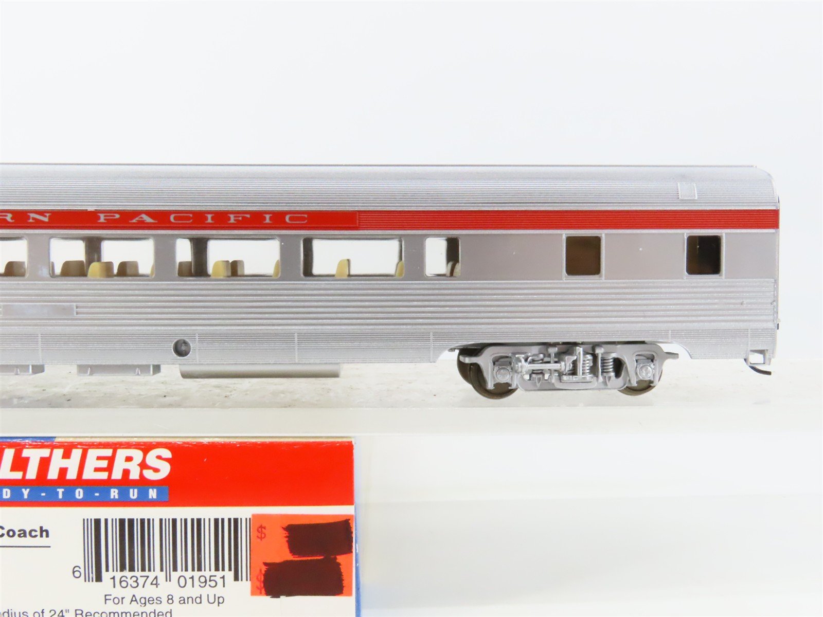 HO Scale Walthers RTR 932-6393 SP Southern Pacific 52-Seat Coach Passenger Car