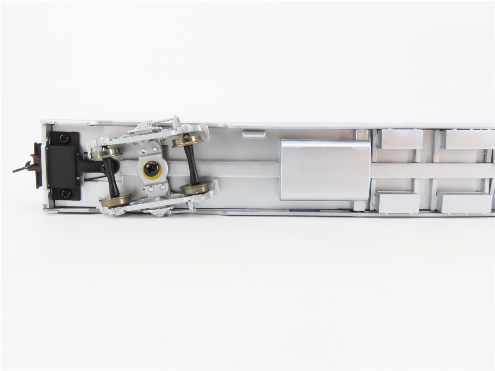 HO Scale Walthers RTR 932-6393 SP Southern Pacific 52-Seat Coach Passenger Car