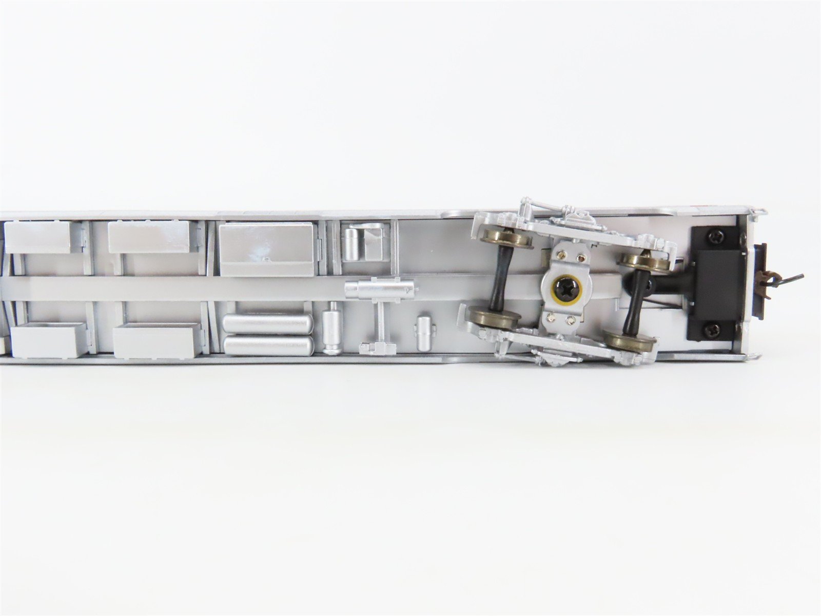 HO Scale Walthers RTR 932-6393 SP Southern Pacific 52-Seat Coach Passenger Car