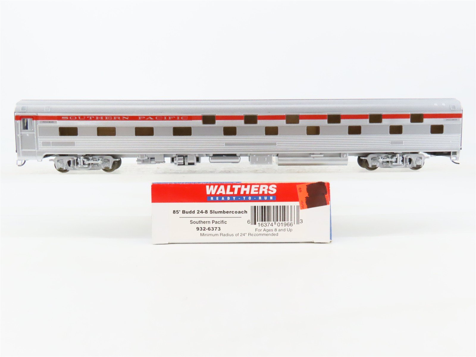 HO Walthers RTR 932-6373 SP Southern Pacific 85' Slumbercoach Passenger Car