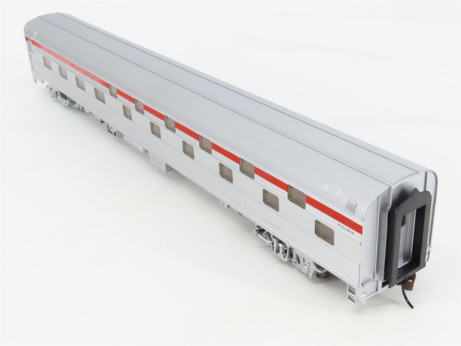 HO Walthers RTR 932-6373 SP Southern Pacific 85' Slumbercoach Passenger Car