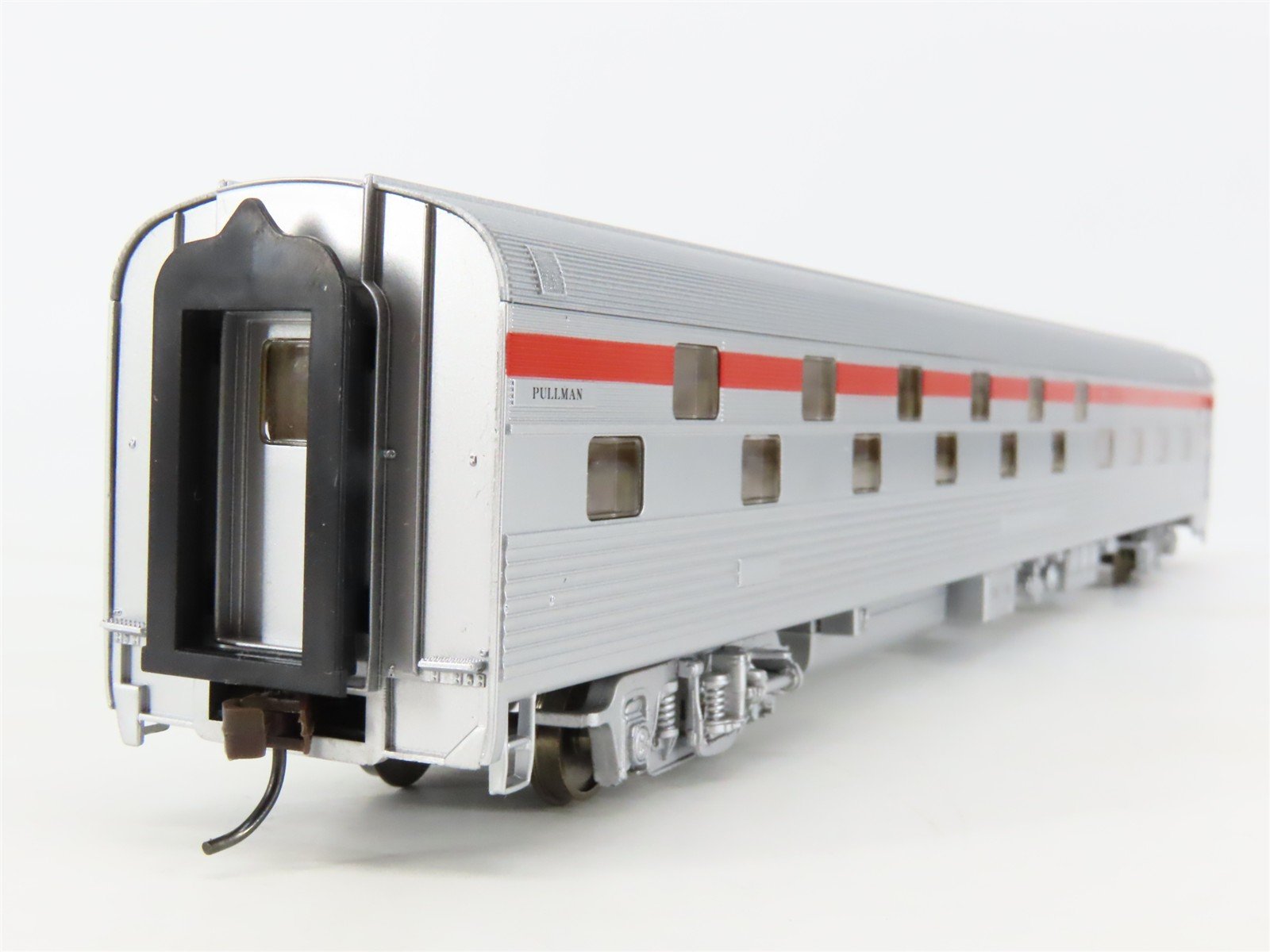 HO Walthers RTR 932-6373 SP Southern Pacific 85' Slumbercoach Passenger Car
