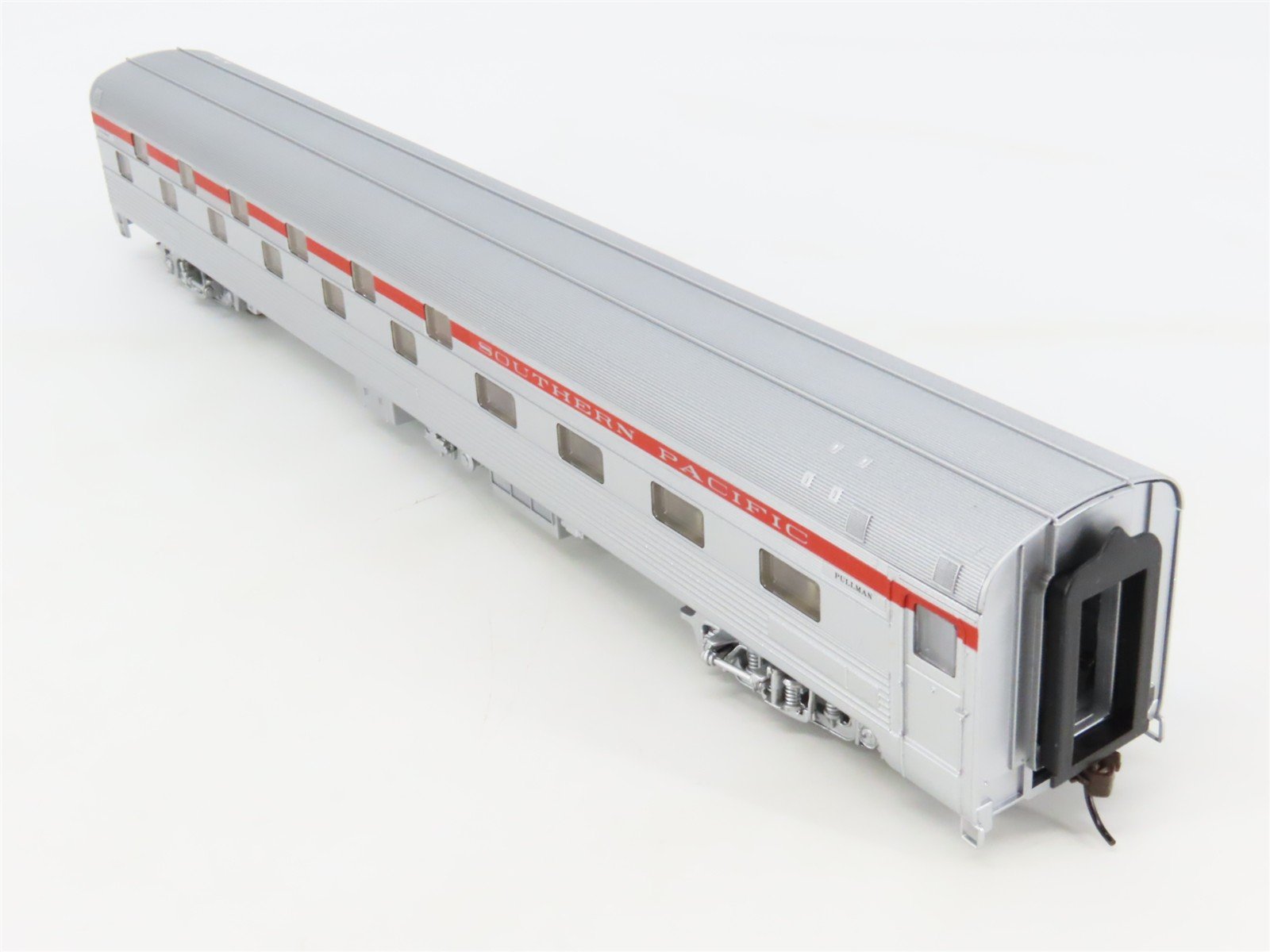 HO Walthers RTR 932-6373 SP Southern Pacific 85' Slumbercoach Passenger Car