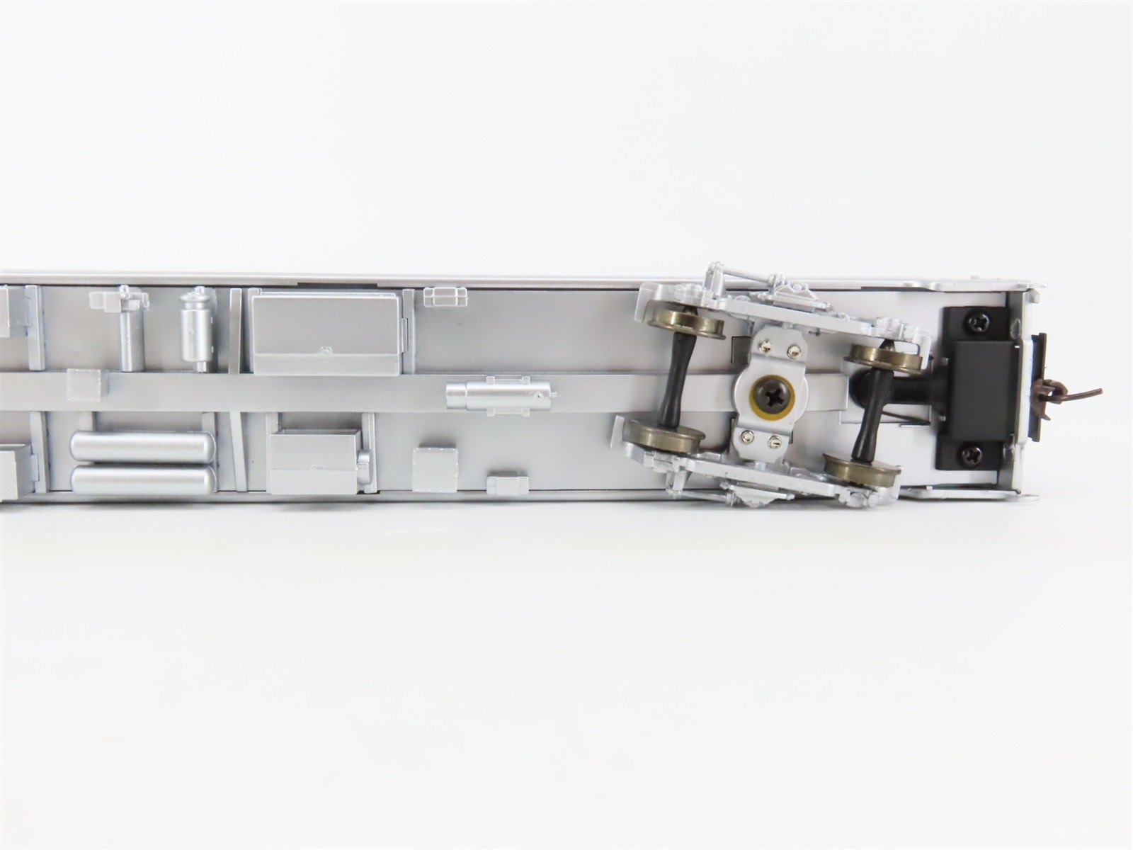 HO Walthers RTR 932-6373 SP Southern Pacific 85' Slumbercoach Passenger Car