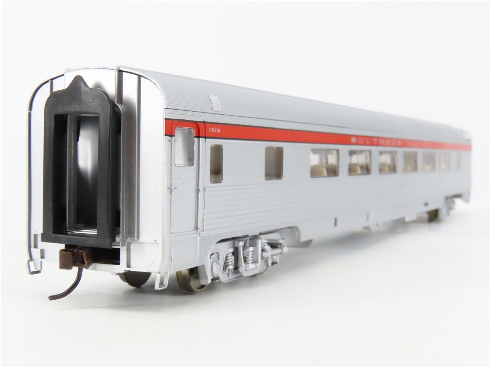 HO Scale Walthers RTR 932-6313 SP Southern Pacific 46-Seat Coach Passenger Car
