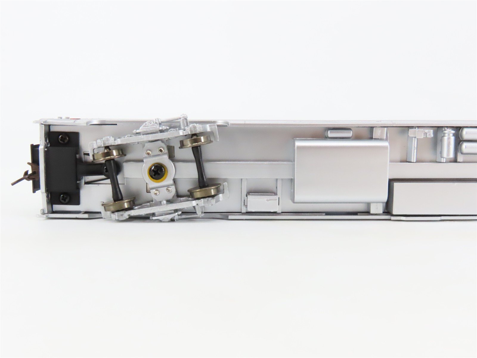 HO Scale Walthers RTR 932-6313 SP Southern Pacific 46-Seat Coach Passenger Car