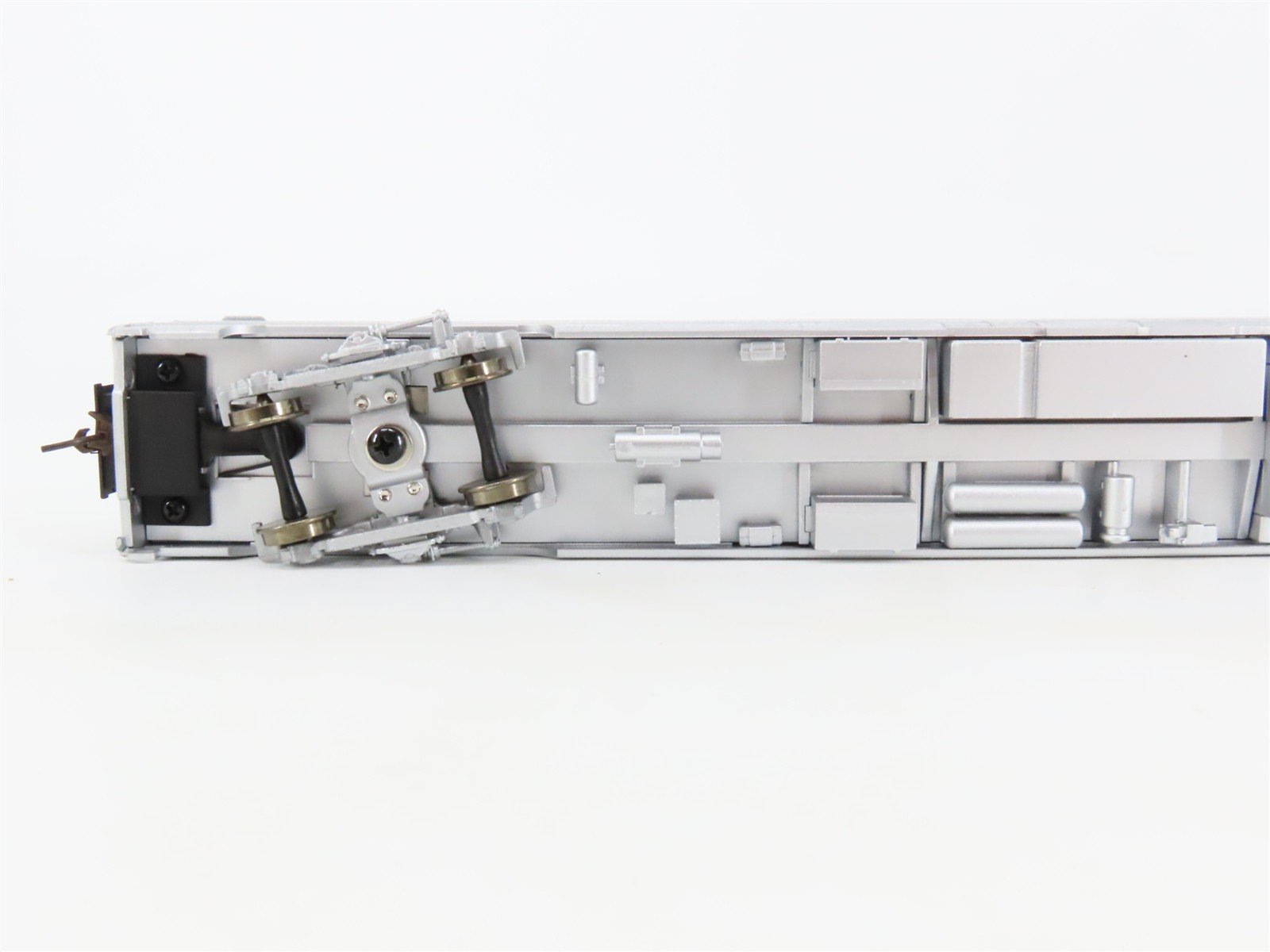 HO Scale Walthers RTR 932-6313 SP Southern Pacific 46-Seat Coach Passenger Car