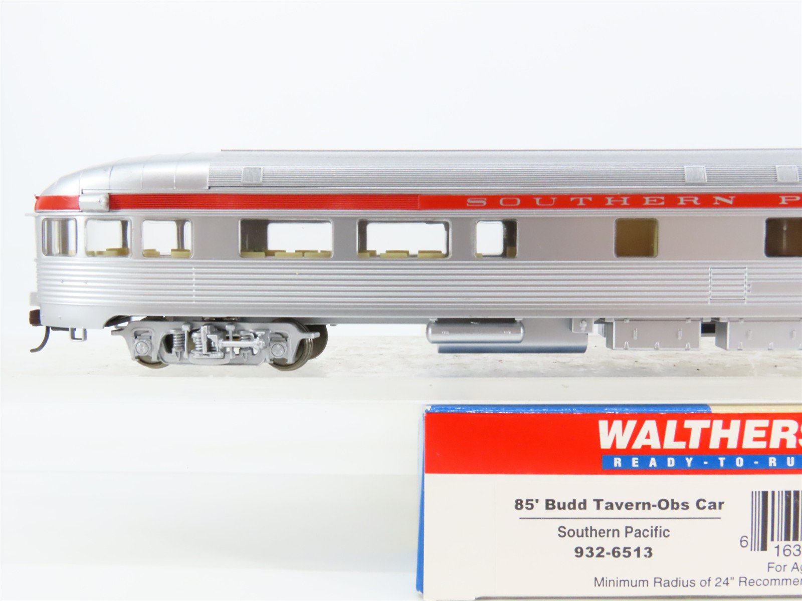 HO Scale Walthers RTR 932-6513 SP Southern Pacific Tavern-Obs Passenger Car