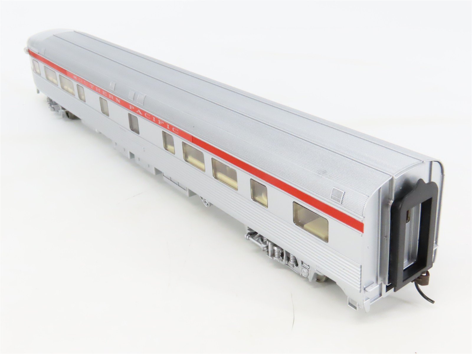 HO Scale Walthers RTR 932-6513 SP Southern Pacific Tavern-Obs Passenger Car