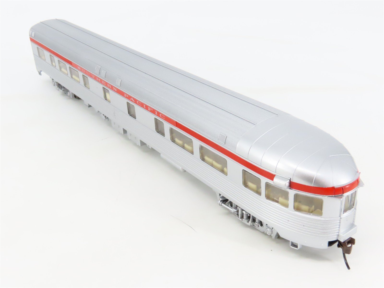 HO Scale Walthers RTR 932-6513 SP Southern Pacific Tavern-Obs Passenger Car