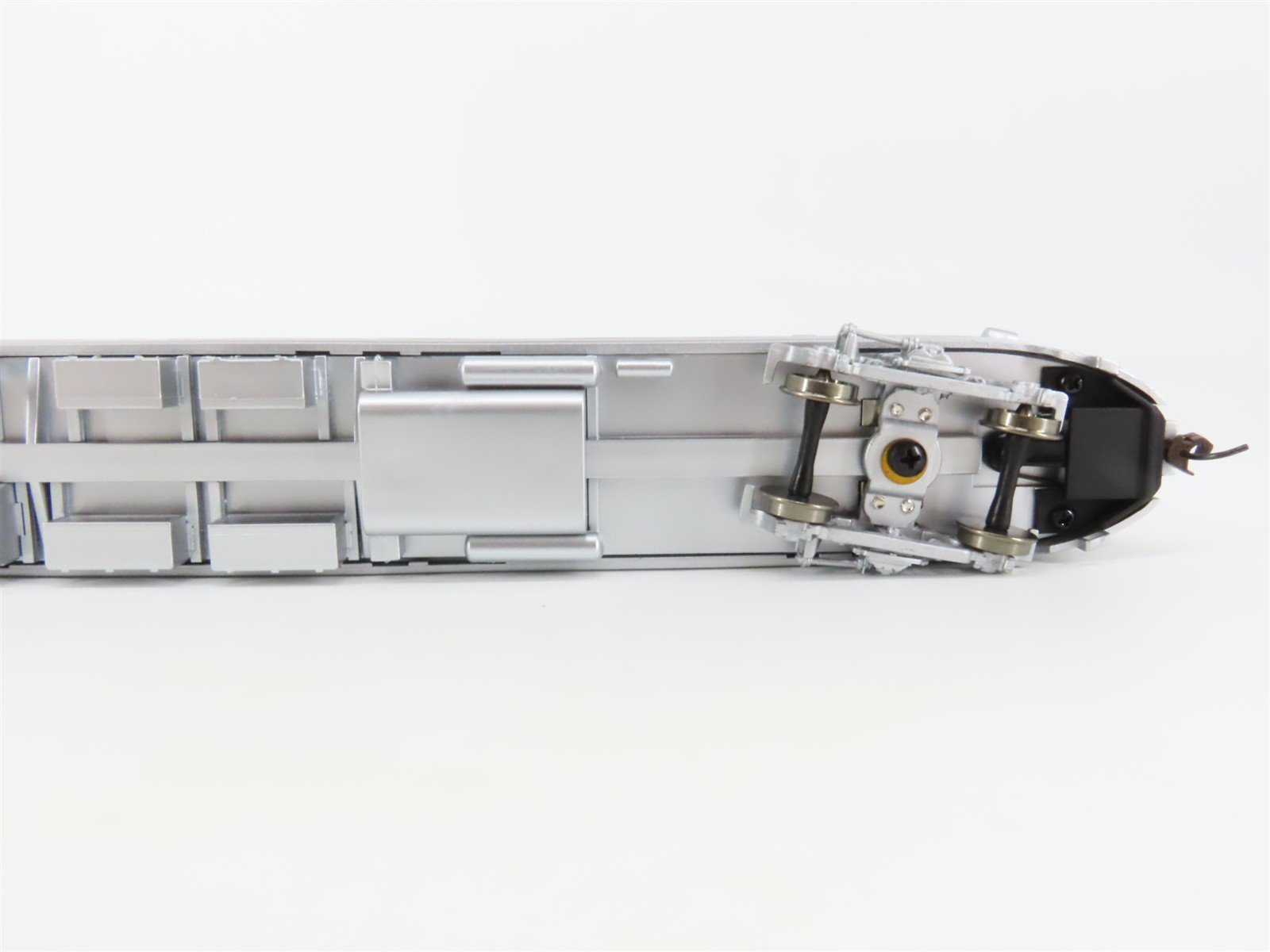 HO Scale Walthers RTR 932-6513 SP Southern Pacific Tavern-Obs Passenger Car
