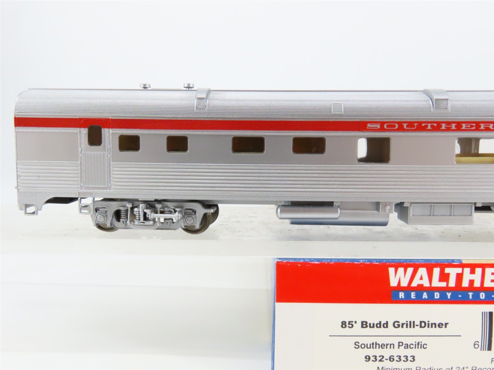 HO Scale Walthers RTR 932-6333 SP Southern Pacific Grill-Diner Passenger Car