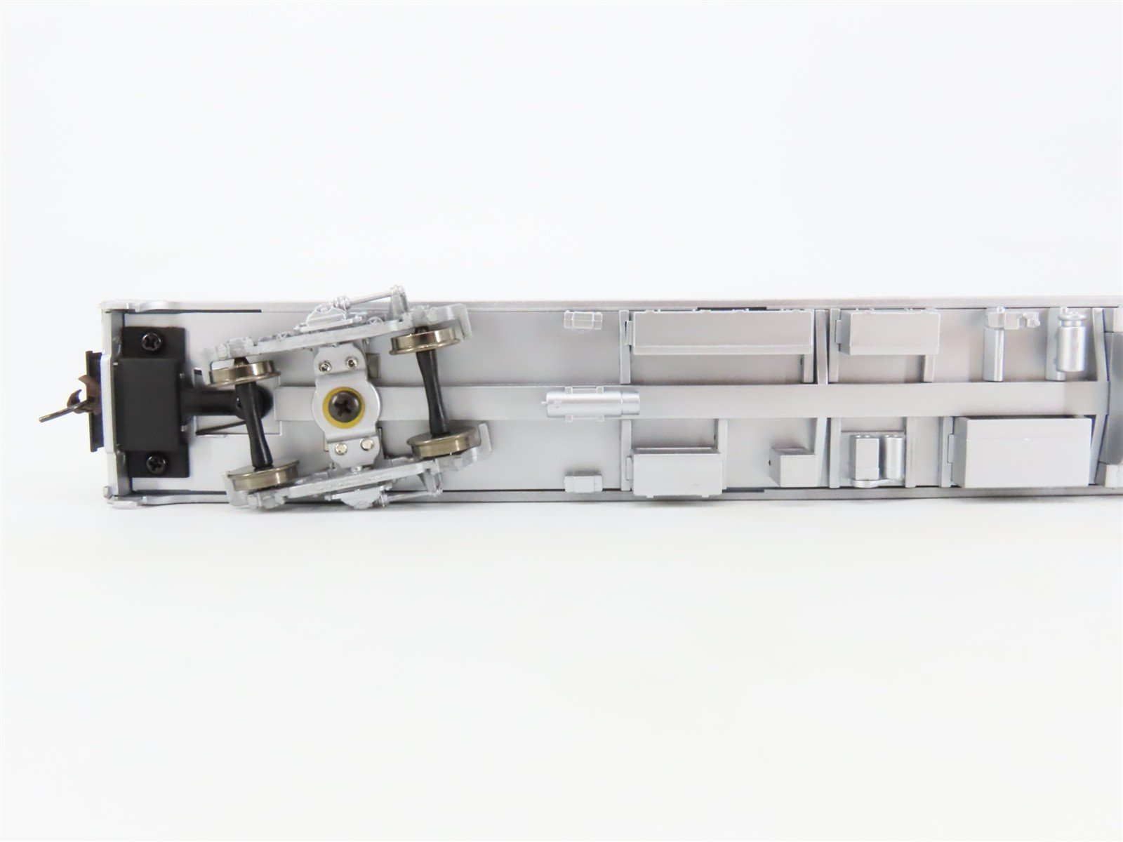 HO Scale Walthers RTR 932-6333 SP Southern Pacific Grill-Diner Passenger Car