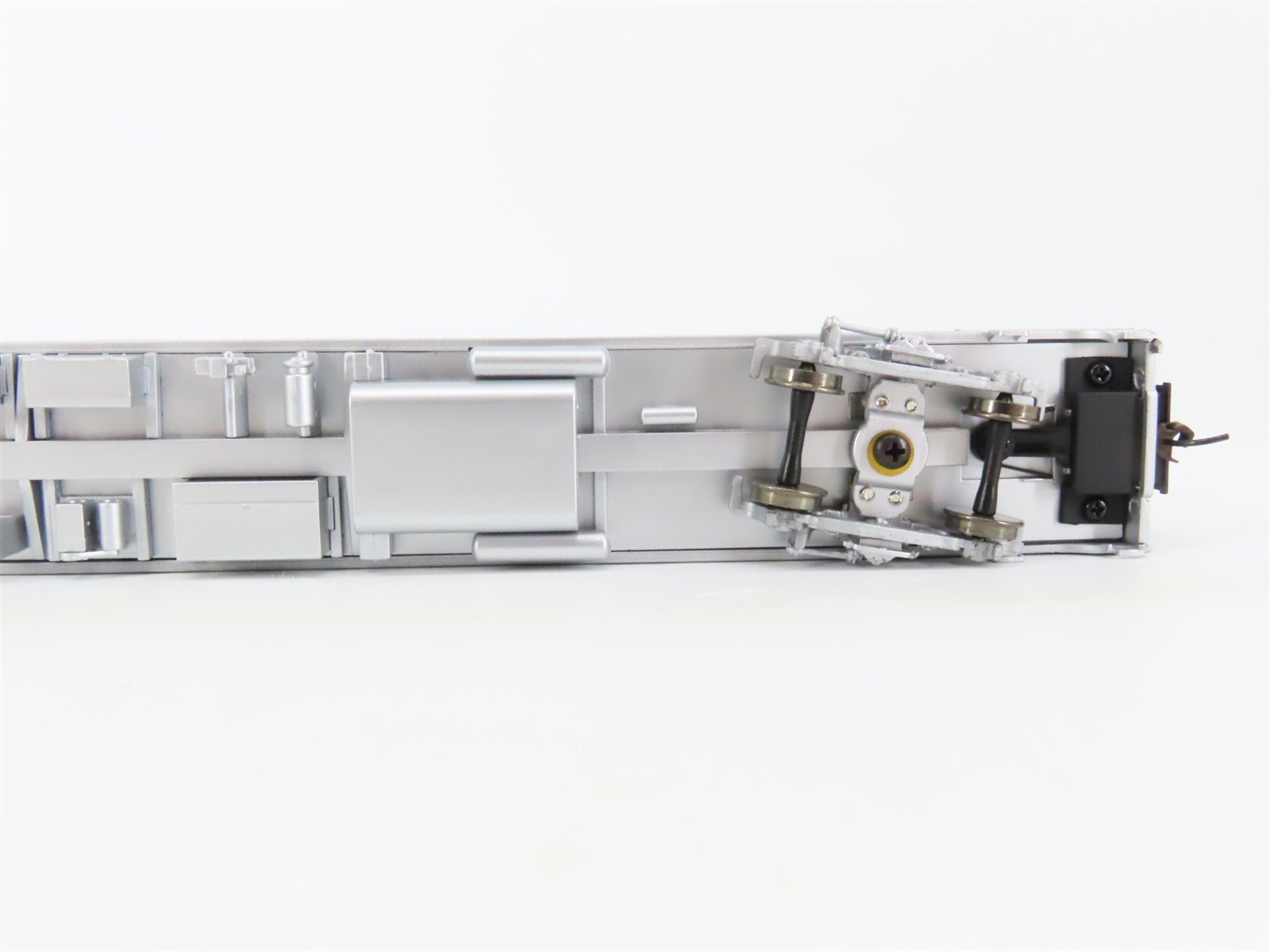 HO Scale Walthers RTR 932-6333 SP Southern Pacific Grill-Diner Passenger Car