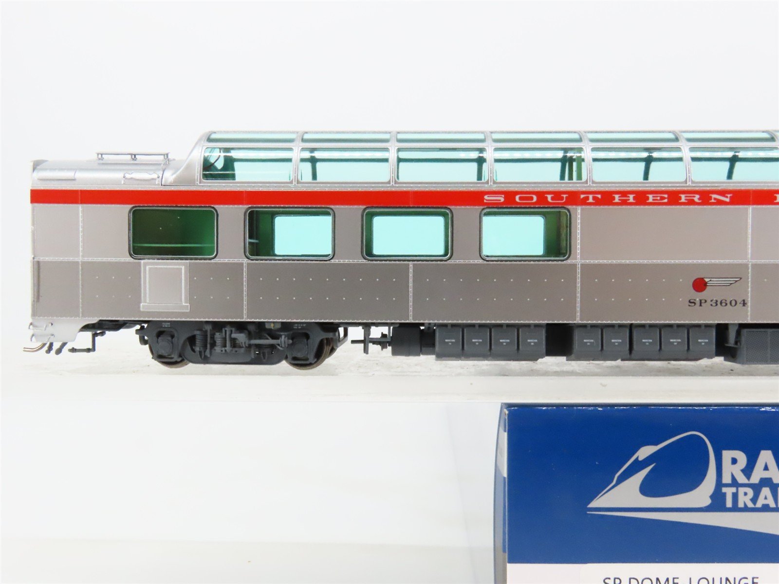 HO Rapido 175010 SP Southern Pacific Dome-Lounge Passenger Car #3604 w/Lights