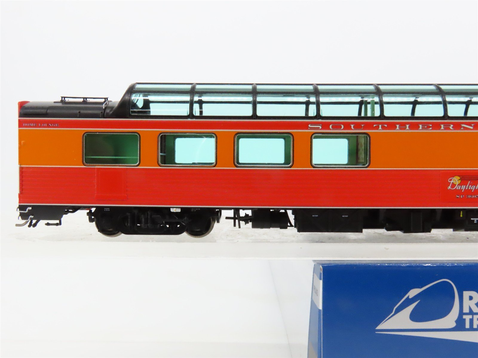 HO Rapido 175002 SP Southern Pacific Dome-Lounge Passenger Car #3605 wLights