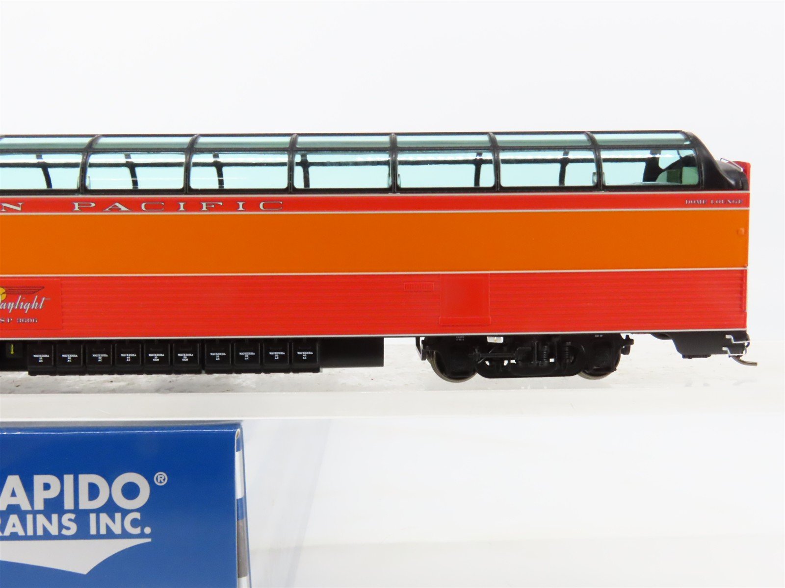 HO Rapido 175003 SP Southern Pacific Dome-Lounge Passenger Car #3606 wLights