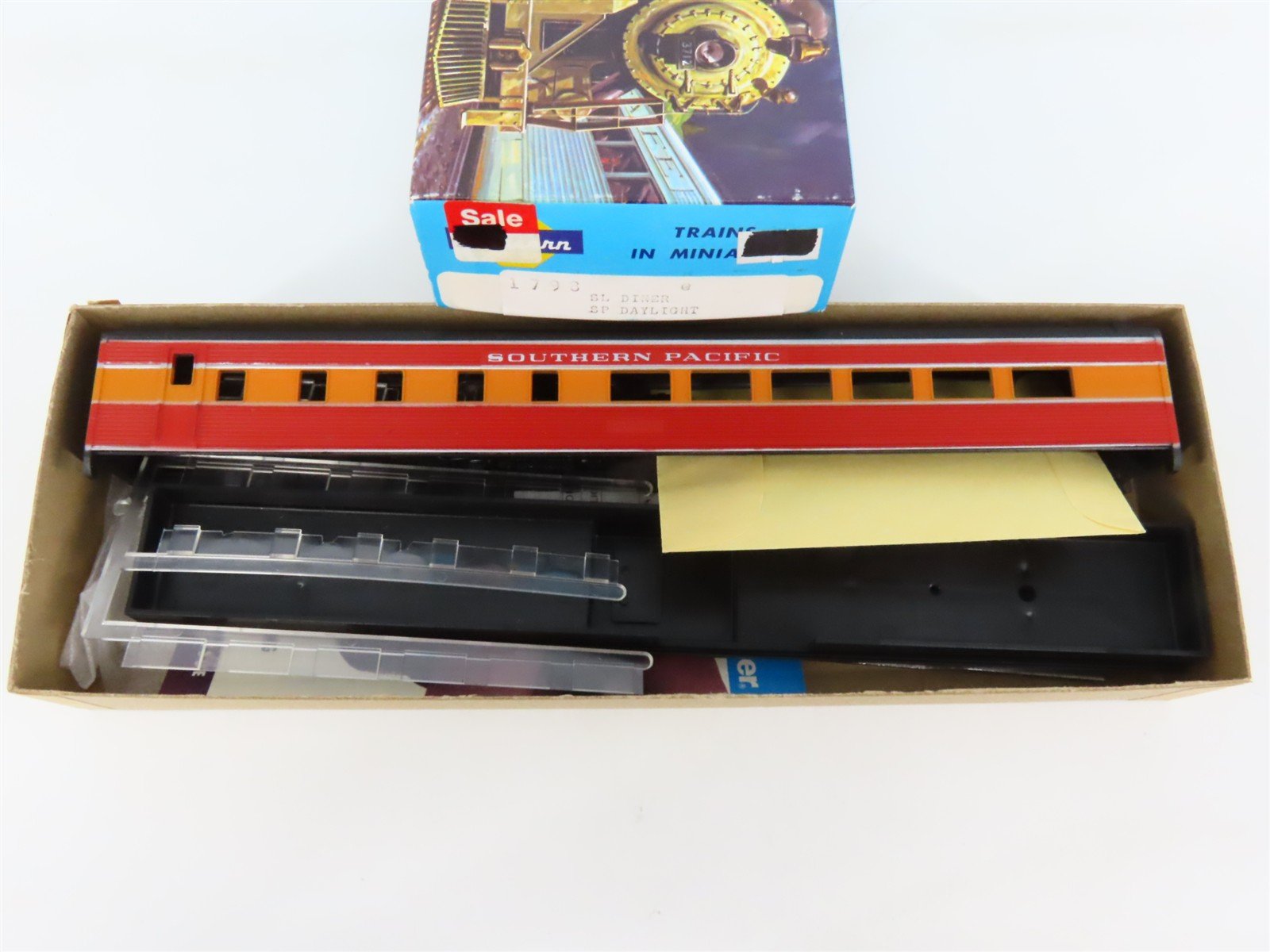 HO Scale Athearn 1798 SP Southern Pacific Daylight Diner Passenger Car Kit