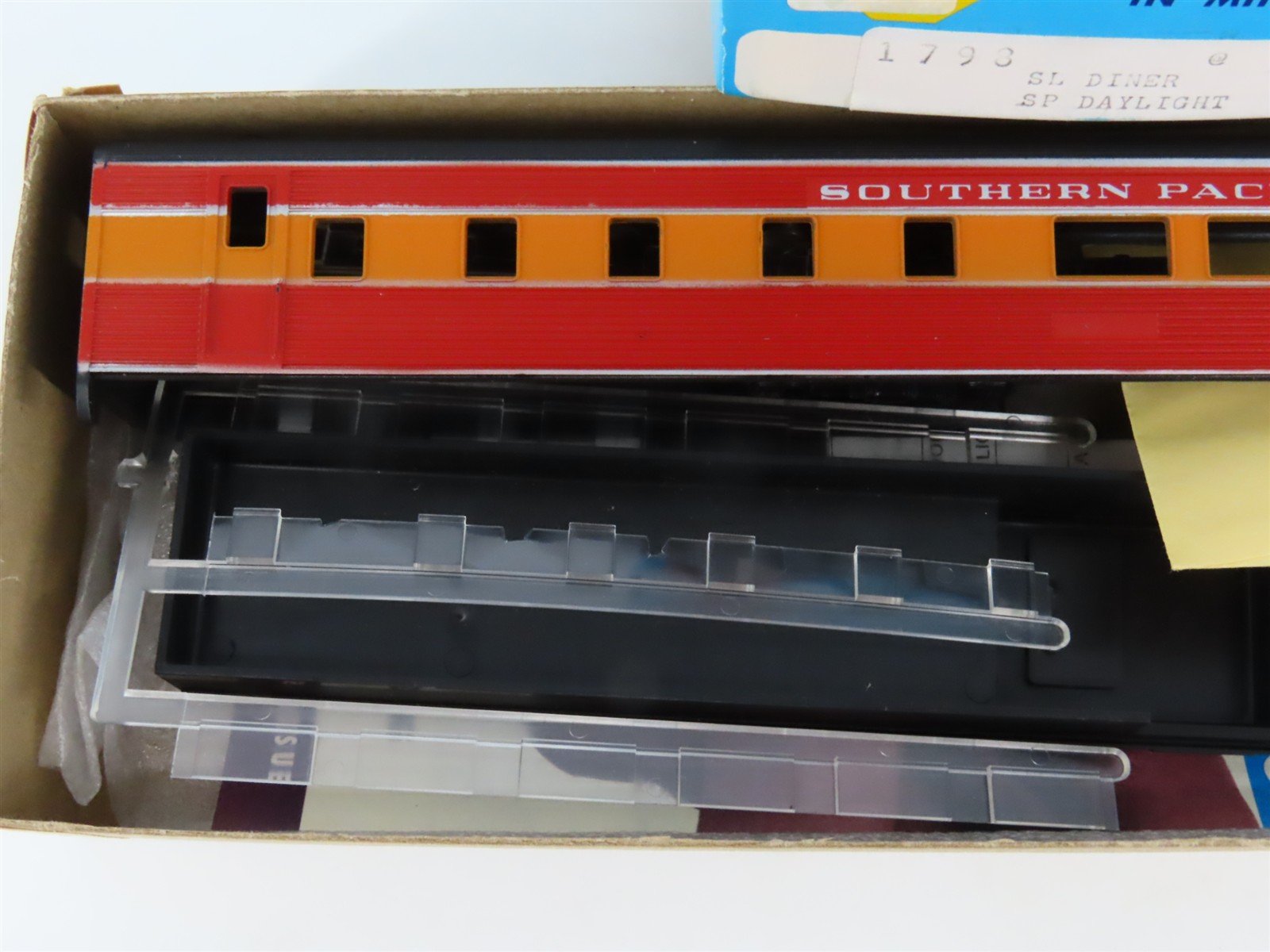 HO Scale Athearn 1798 SP Southern Pacific Daylight Diner Passenger Car Kit
