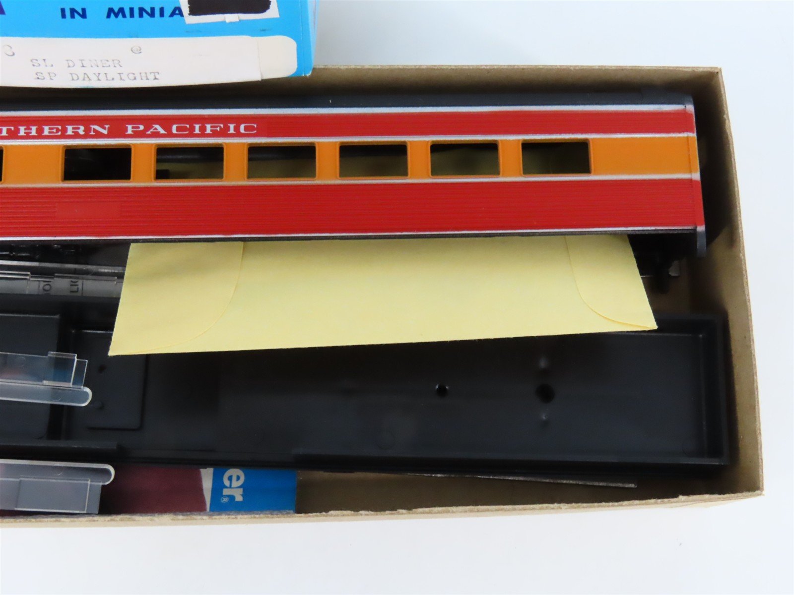 HO Scale Athearn 1798 SP Southern Pacific Daylight Diner Passenger Car Kit