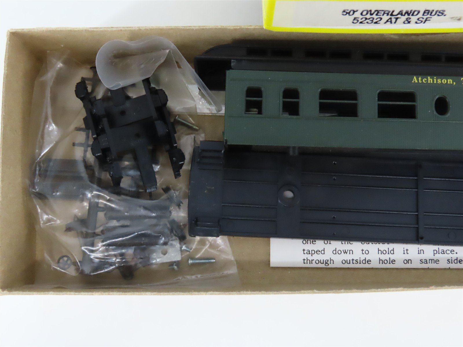 HO Scale Roundhouse 5232 ATSF Santa Fe Overland Business Passenger Car #2447 Kit