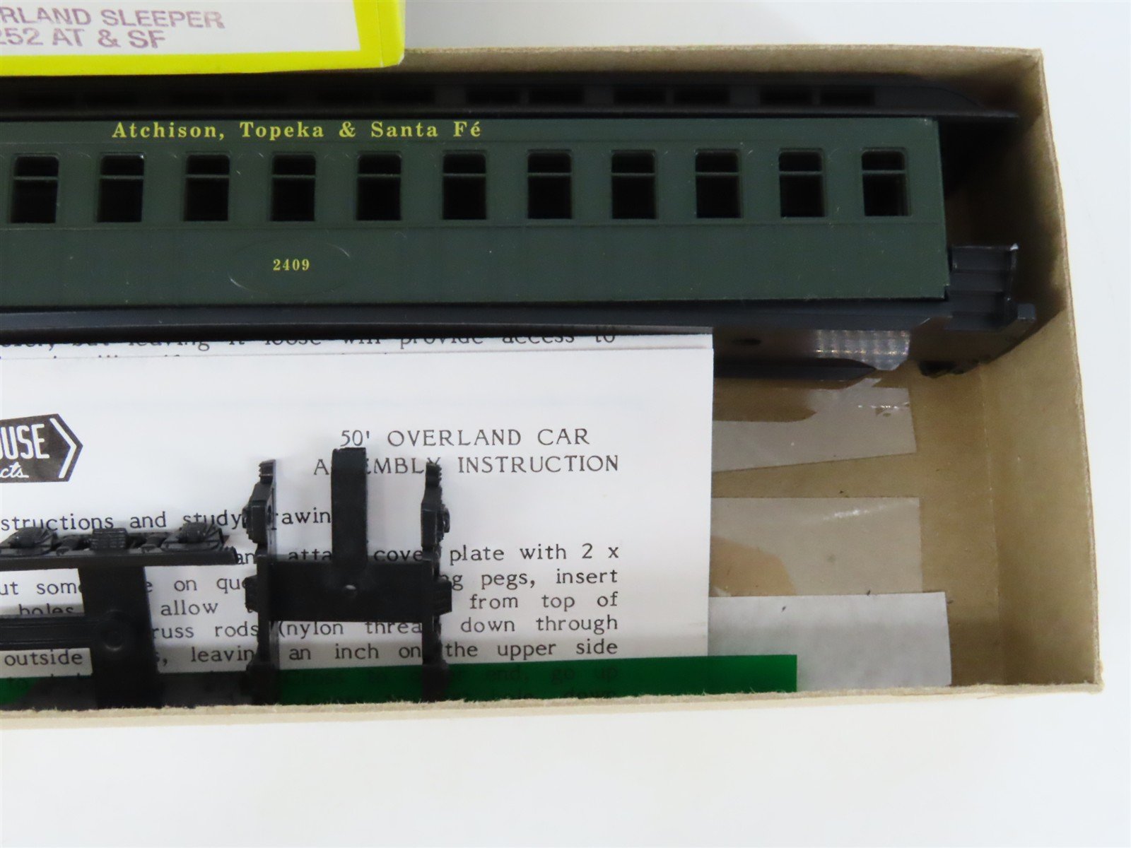 HO Scale Roundhouse 5252 ATSF Santa Fe Overland Business Passenger Car #2409 Kit