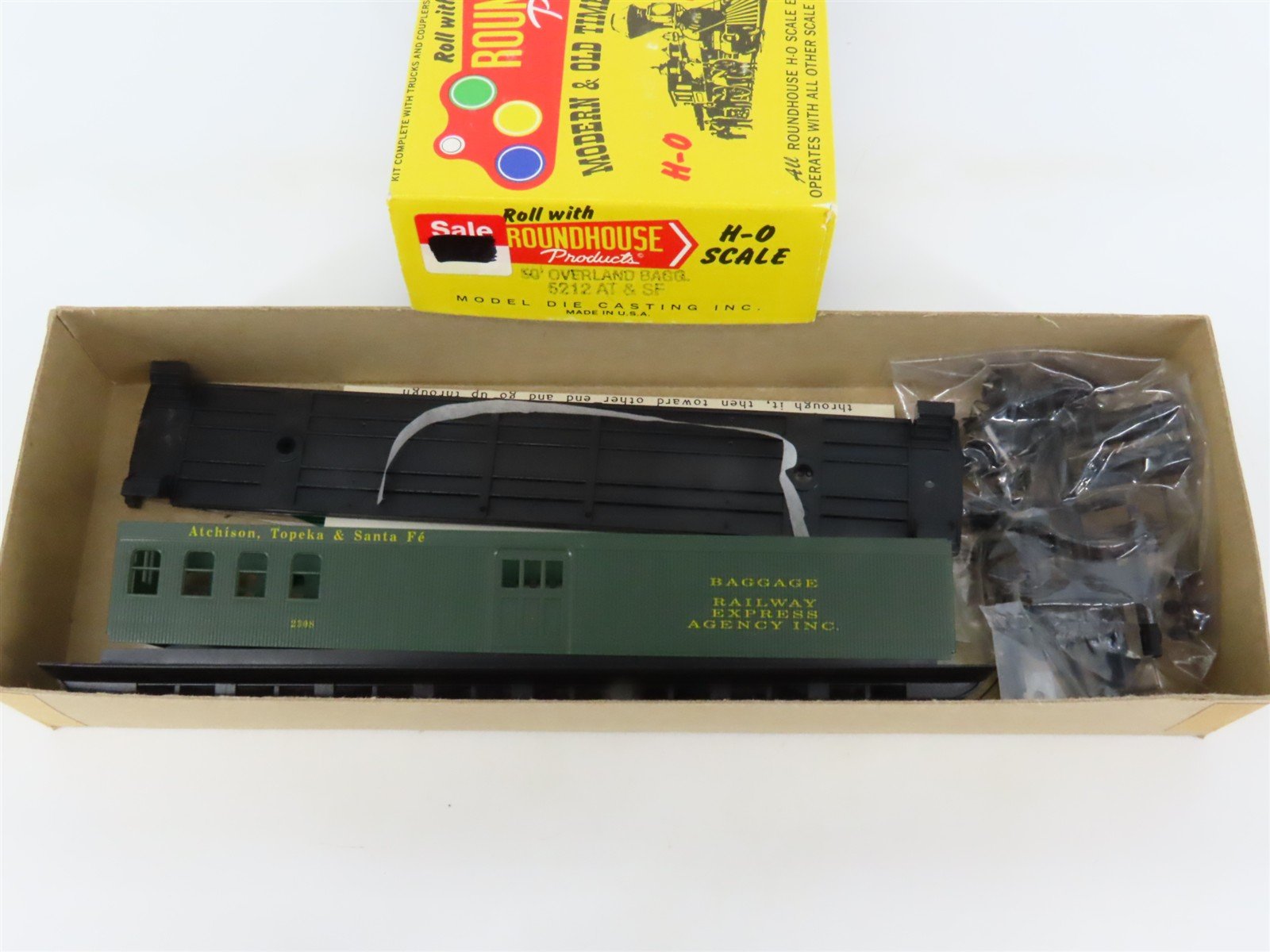HO Scale Roundhouse 5212 ATSF Santa Fe Overland Baggage Passenger Car # 2308 Kit