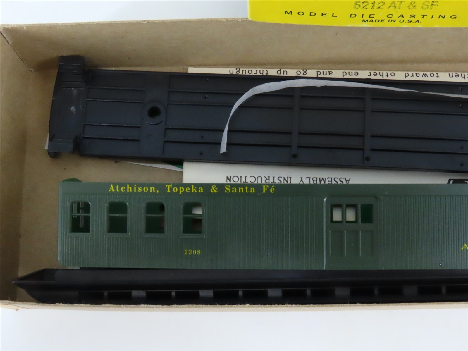 HO Scale Roundhouse 5212 ATSF Santa Fe Overland Baggage Passenger Car # 2308 Kit