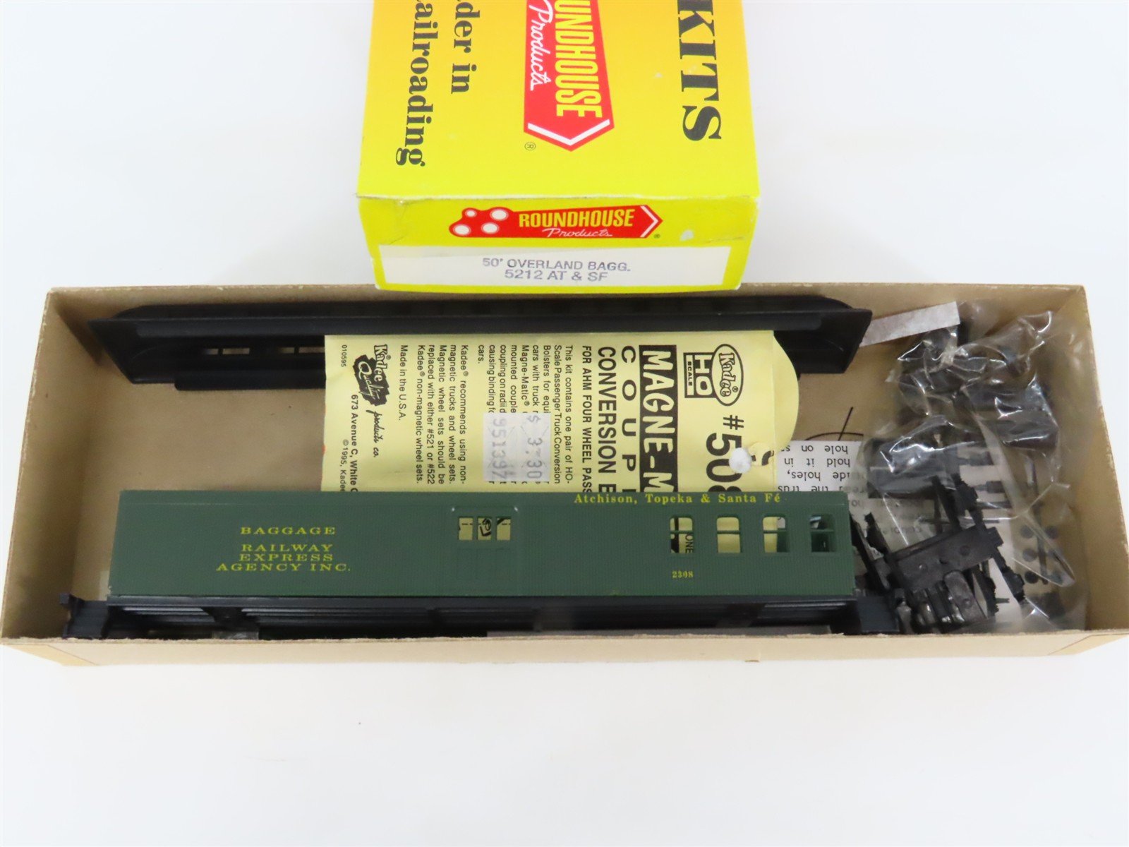 HO Scale Roundhouse 5212 ATSF Santa Fe Overland Baggage Passenger Car # 2308 Kit
