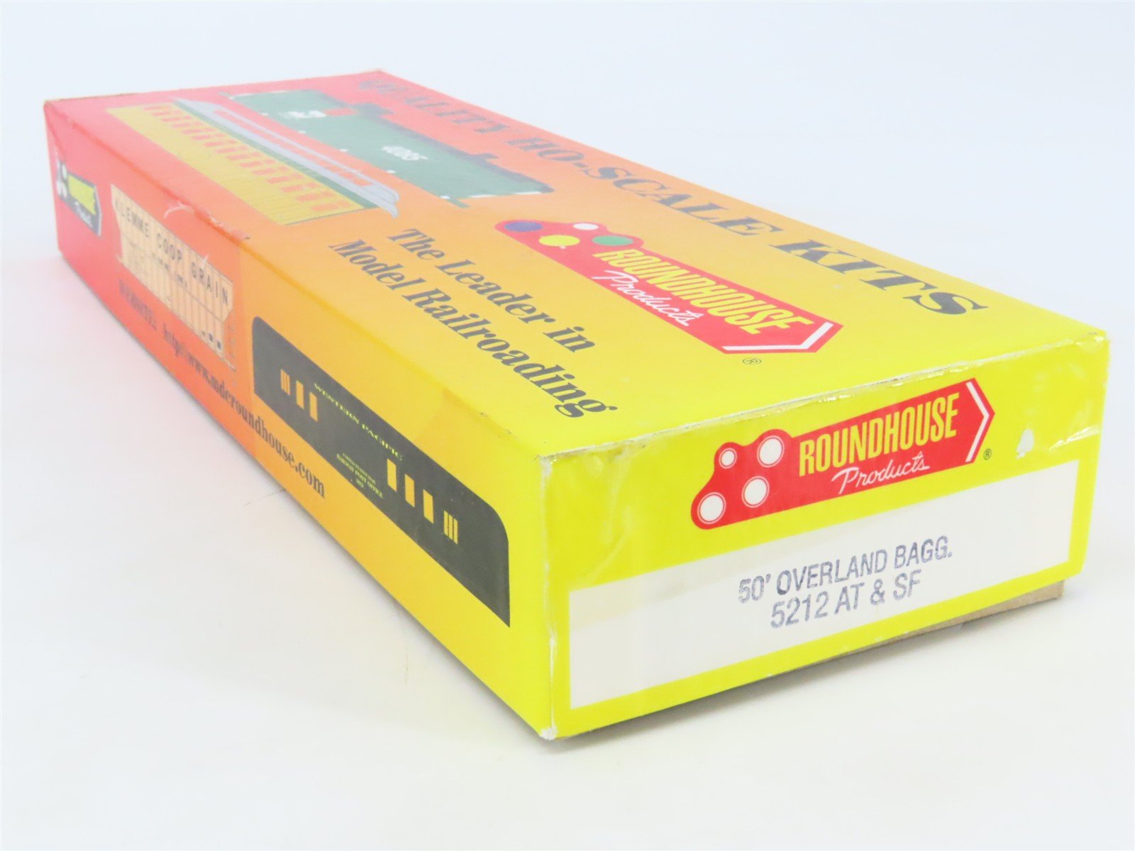 HO Scale Roundhouse 5212 ATSF Santa Fe Overland Baggage Passenger Car # 2308 Kit
