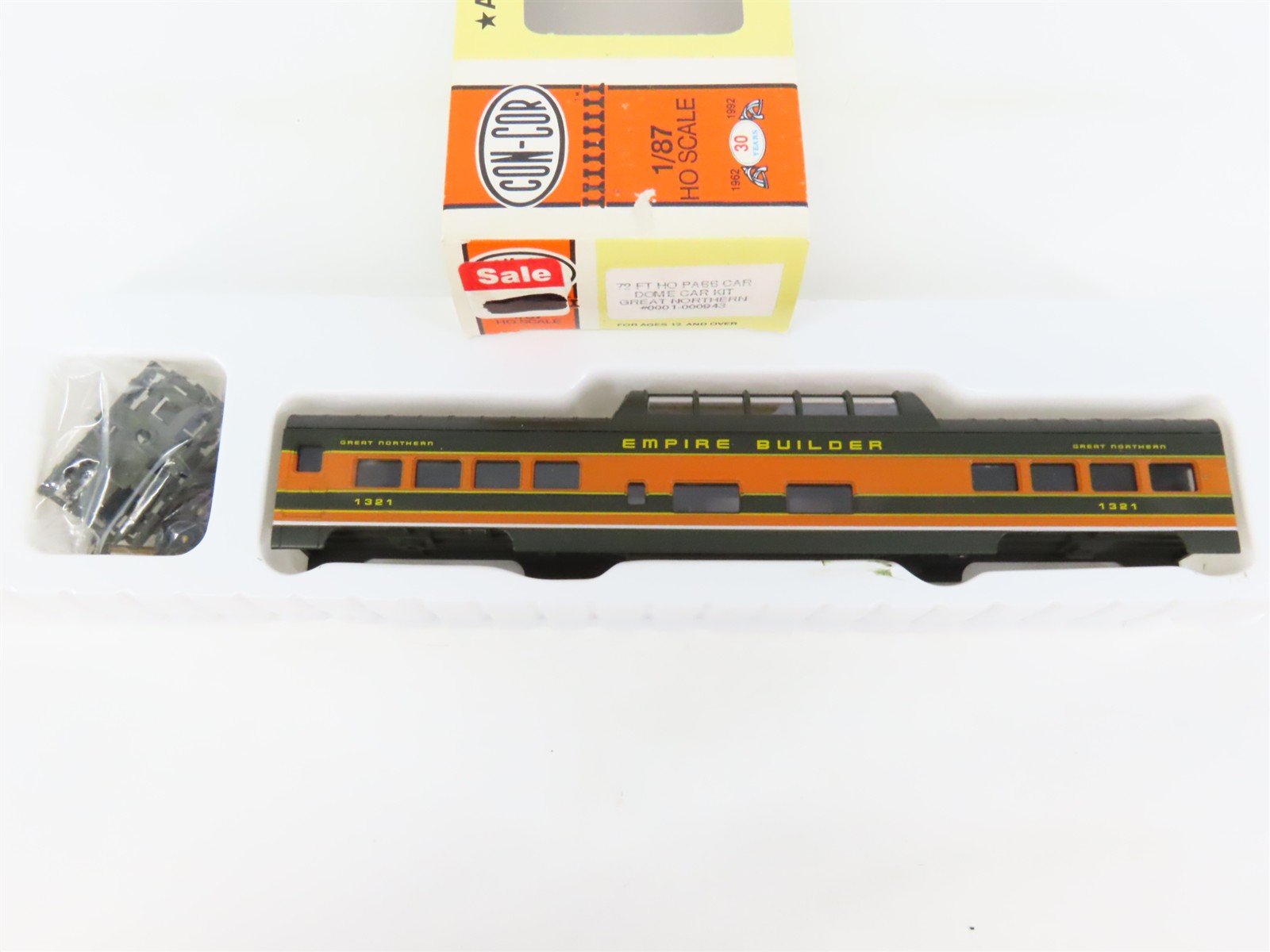 HO Scale Con-Cor 0001-000943 GN Great Northern Dome Passenger Car #1321 Kit