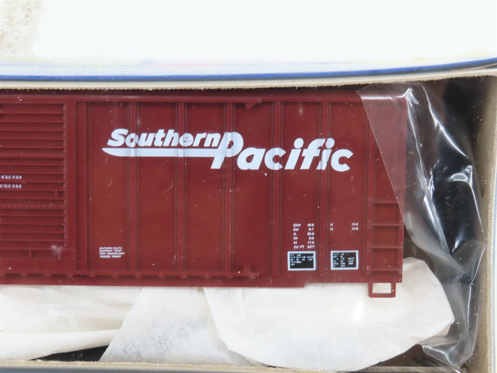 HO Roundhouse Kit 7765 SP Southern Pacific Single Door Box Car #674858 - Sealed