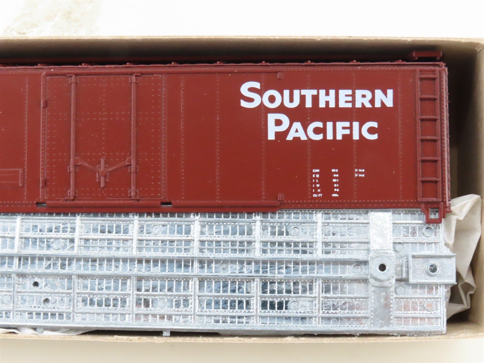 HO Scale Roundhouse Kit 7728 SP Southern Pacific 50' Plug Door Box Car #696533