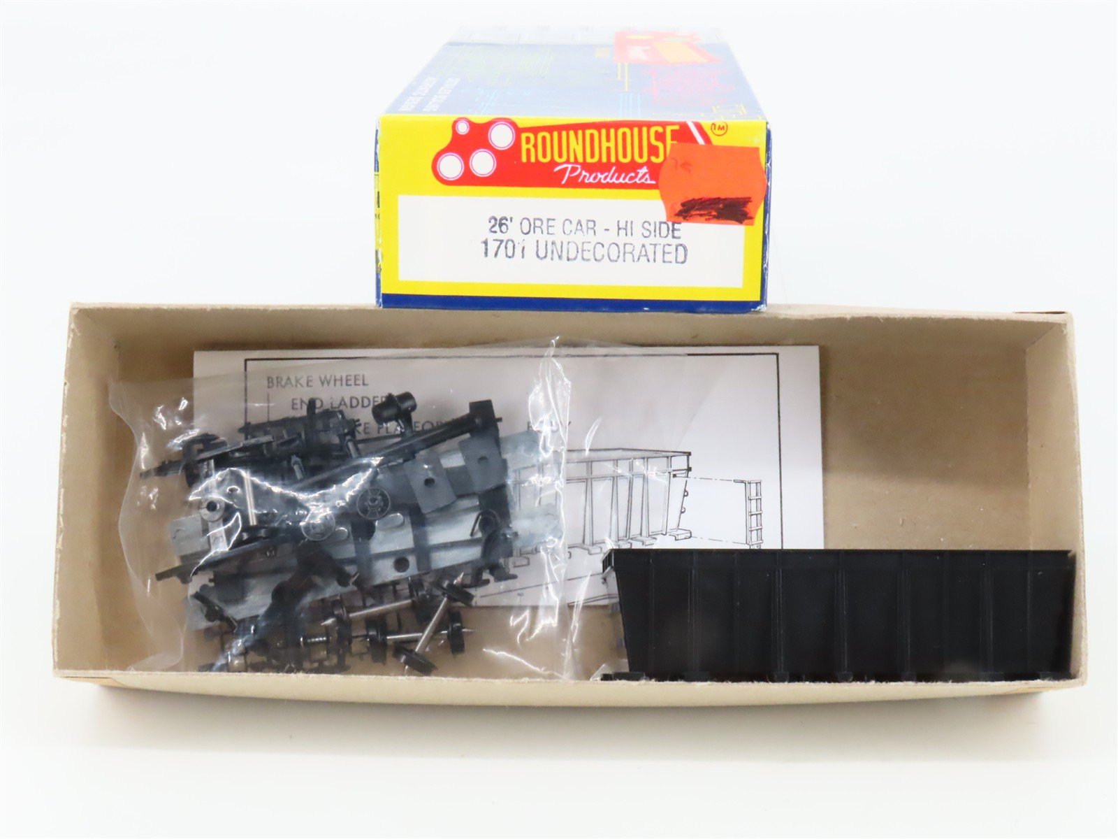 HO Scale Roundhouse Kit 1701 Undecorated 26' Hi Side Ore Car