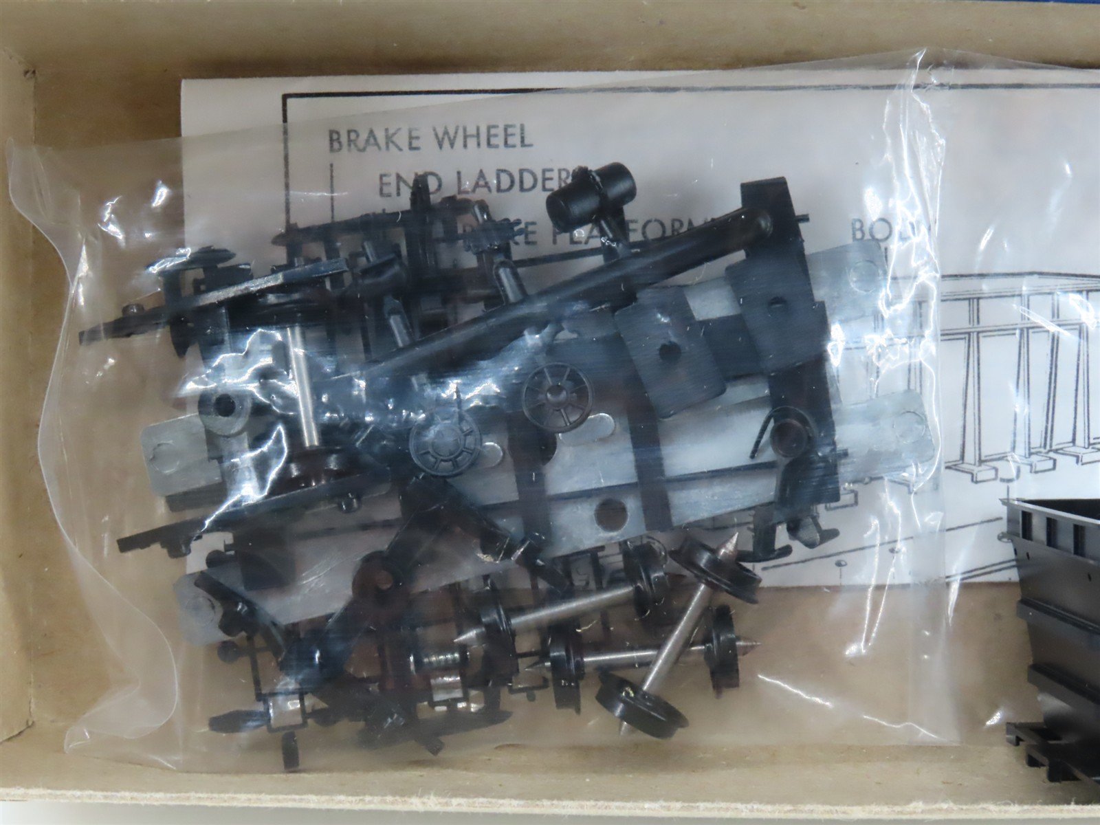 HO Scale Roundhouse Kit 1701 Undecorated 26' Hi Side Ore Car