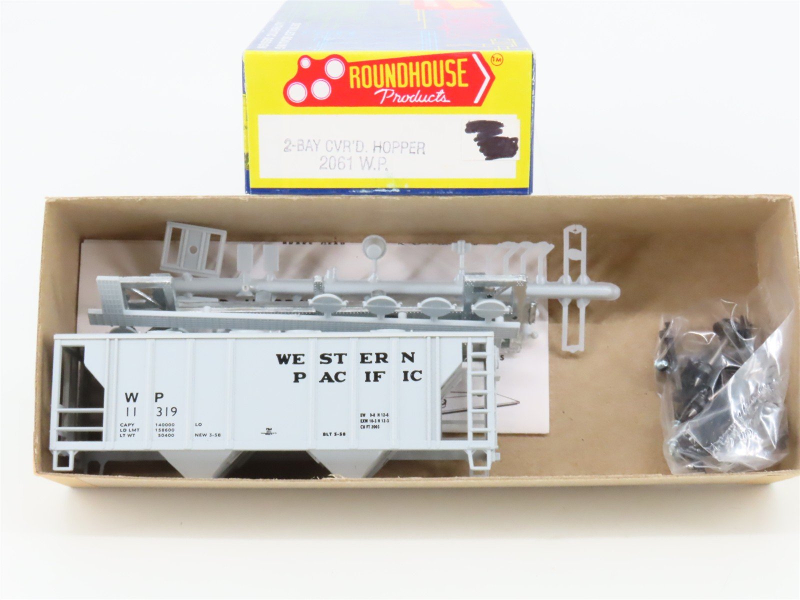 HO Scale Roundhouse Kit 2061 WP Western Pacific 2-Bay Covered Hopper #11319