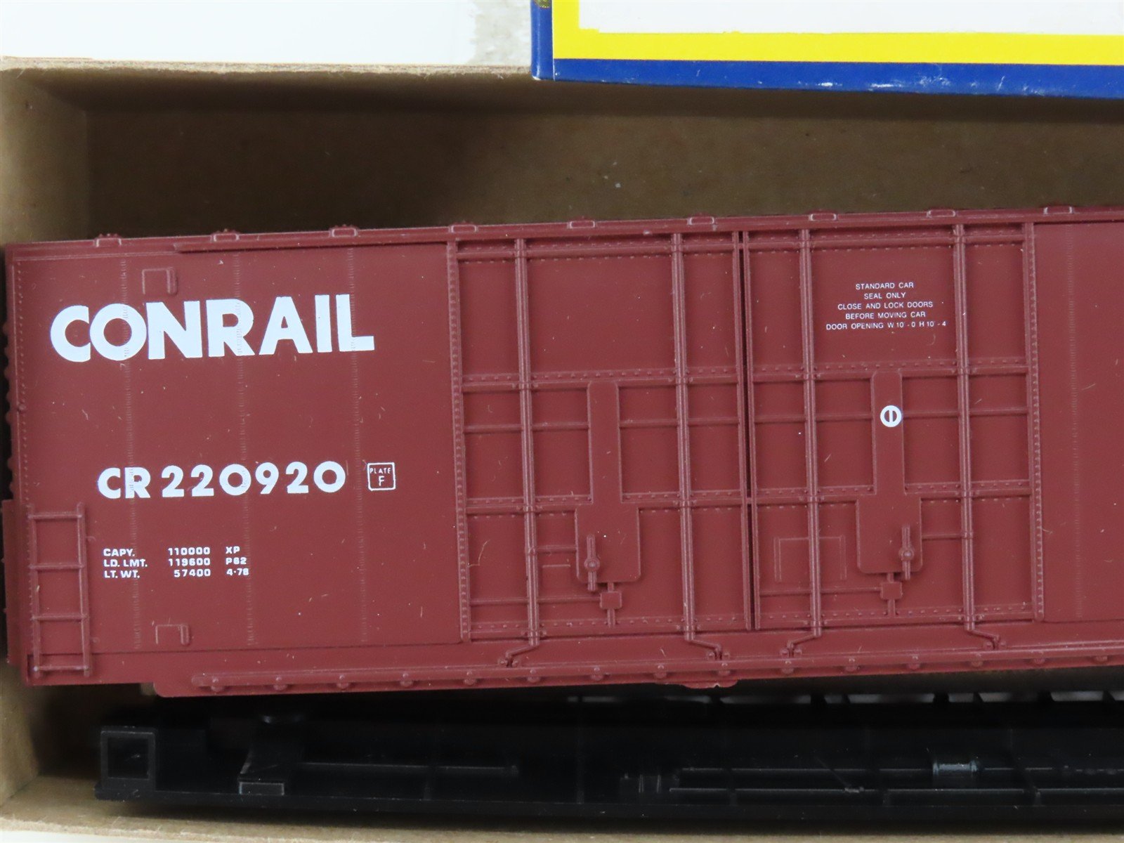 HO Scale Roundhouse Kit 1784 CR Conrail 50' Double Door Box Car #220920
