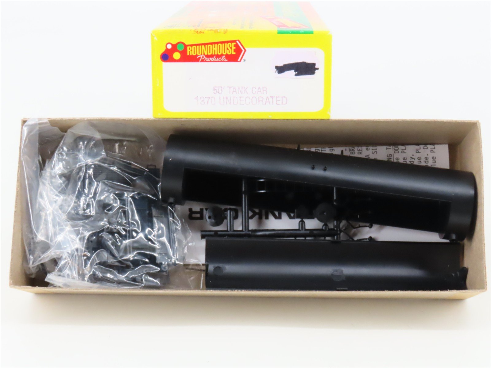 HO Scale Roundhouse Kit 1370 Undecorated 50' Tank Car