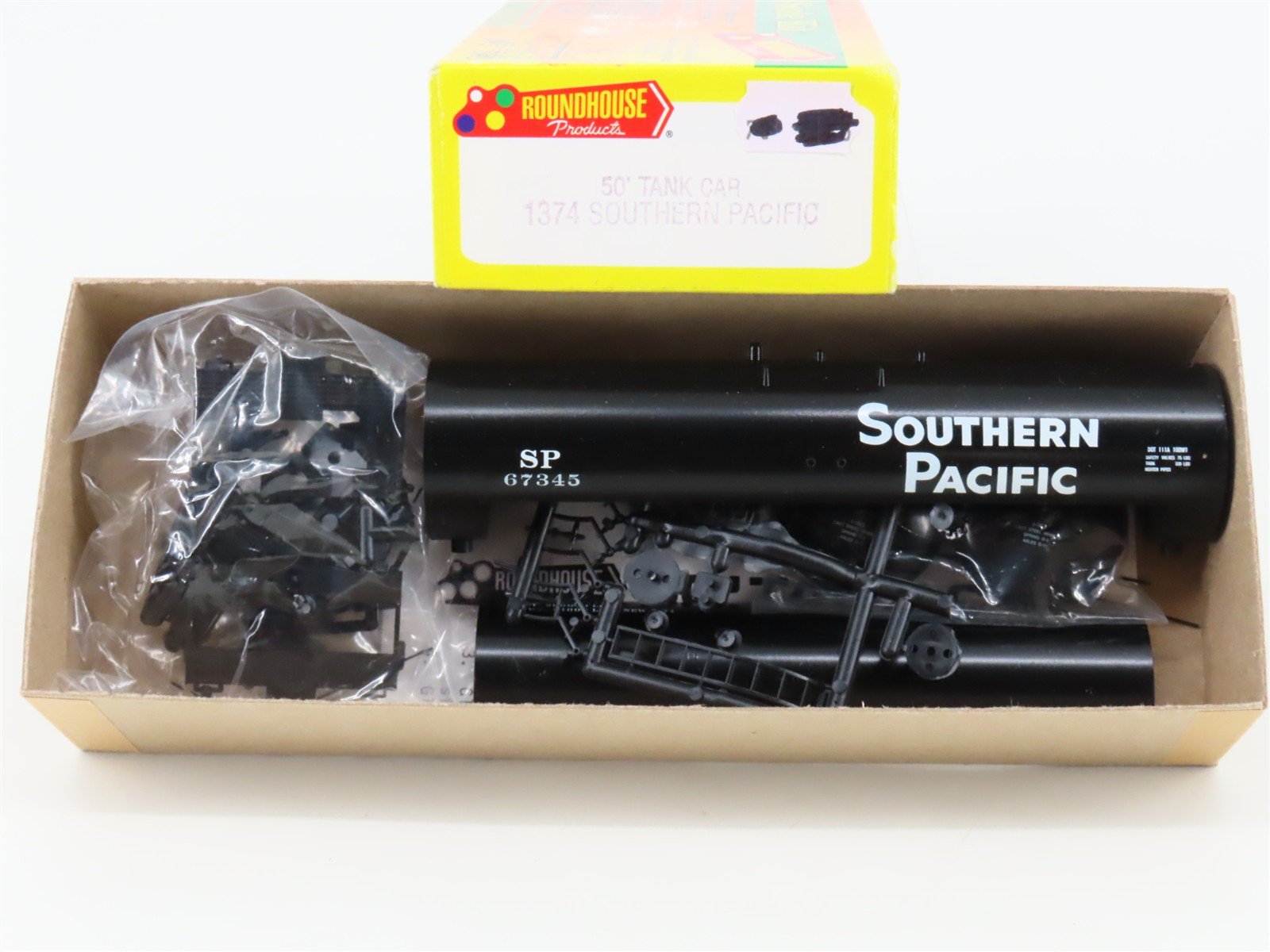 HO Scale Roundhouse Kit 1374 SP Southern Pacific Railroad 50' Tank Car #67345
