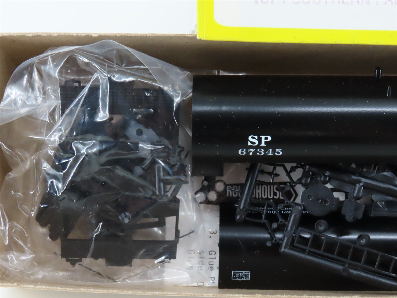 HO Scale Roundhouse Kit 1374 SP Southern Pacific Railroad 50' Tank Car #67345