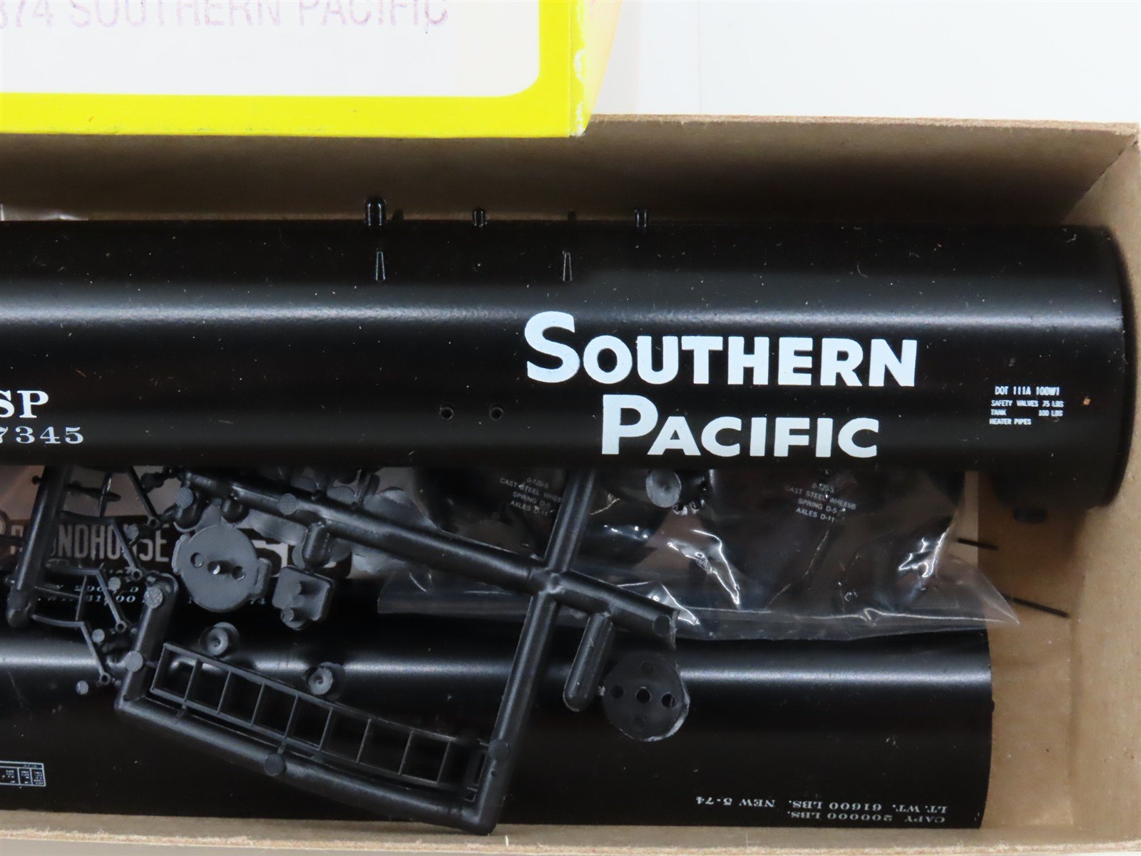 HO Scale Roundhouse Kit 1374 SP Southern Pacific Railroad 50' Tank Car #67345