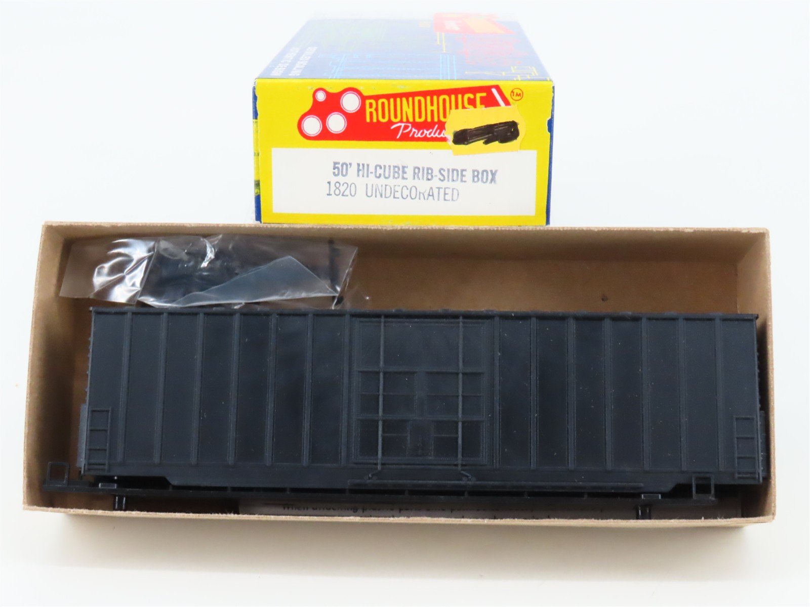 HO Scale Roundhouse Kit 1820 Undecorated 50' Hi Cube Plug Door Box Car