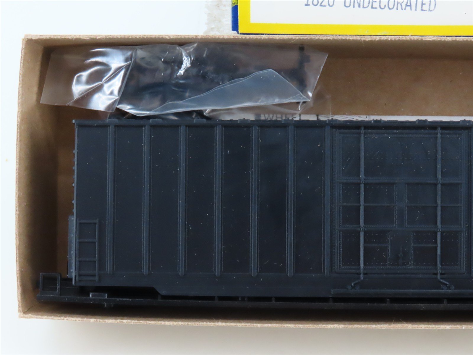 HO Scale Roundhouse Kit 1820 Undecorated 50' Hi Cube Plug Door Box Car
