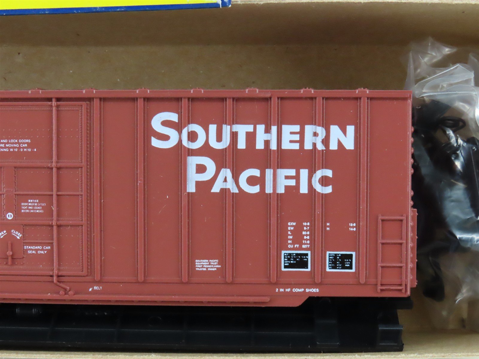 HO Scale Roundhouse Kit 1824 SP Southern Pacific 50' Hi Cube Box Car #674885