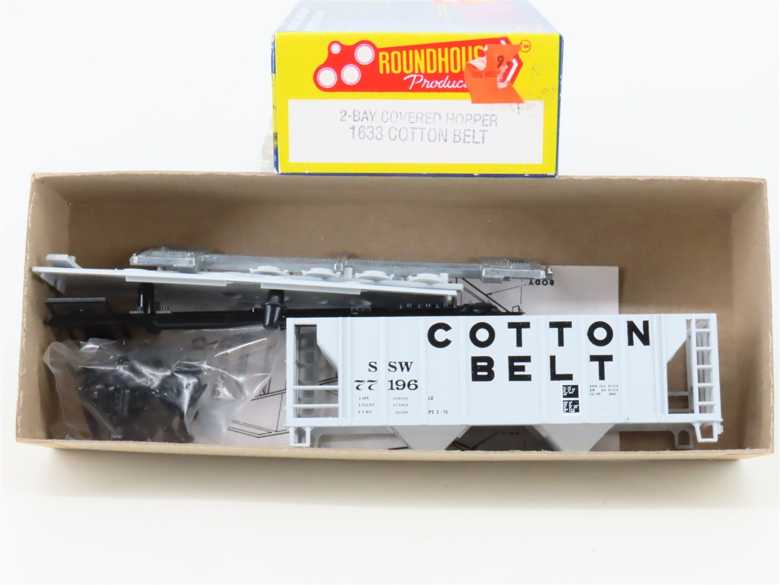 HO Scale Roundhouse Kit 1633 SSW Cotton Belt 2-Bay Covered Hopper #77196