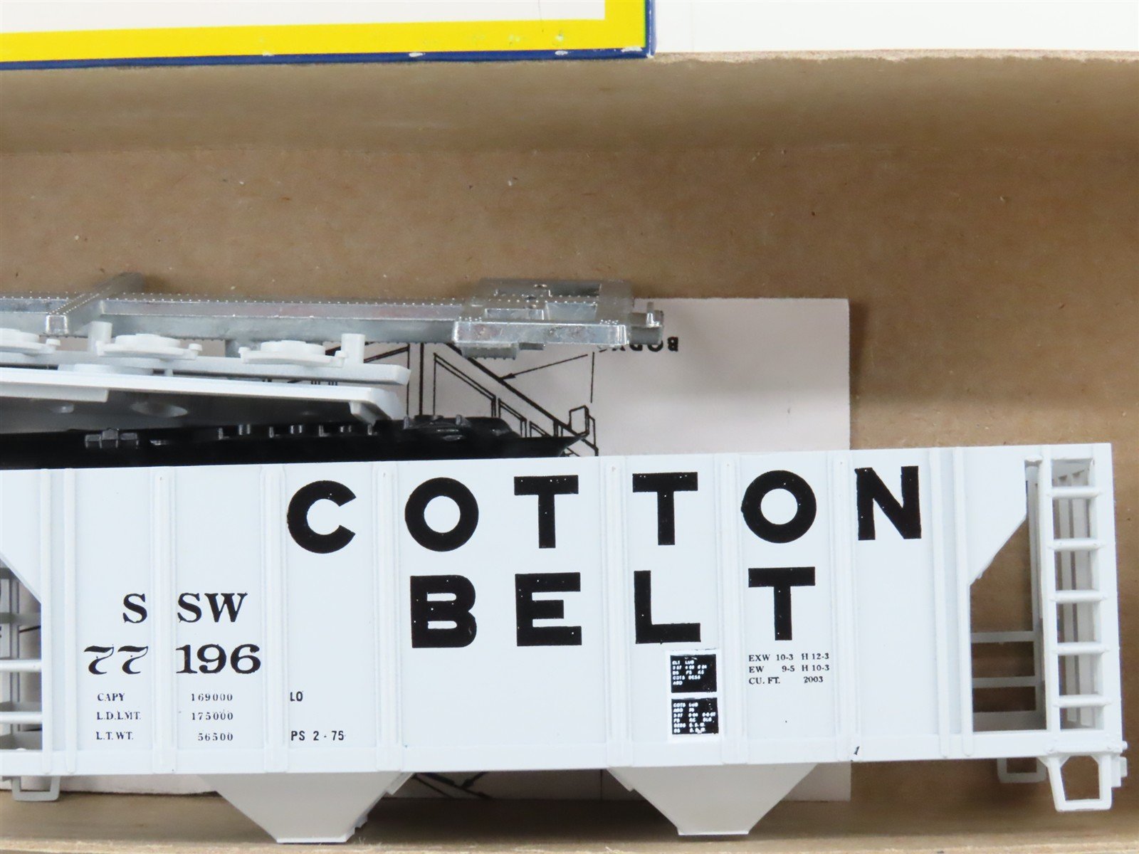 HO Scale Roundhouse Kit 1633 SSW Cotton Belt 2-Bay Covered Hopper #77196