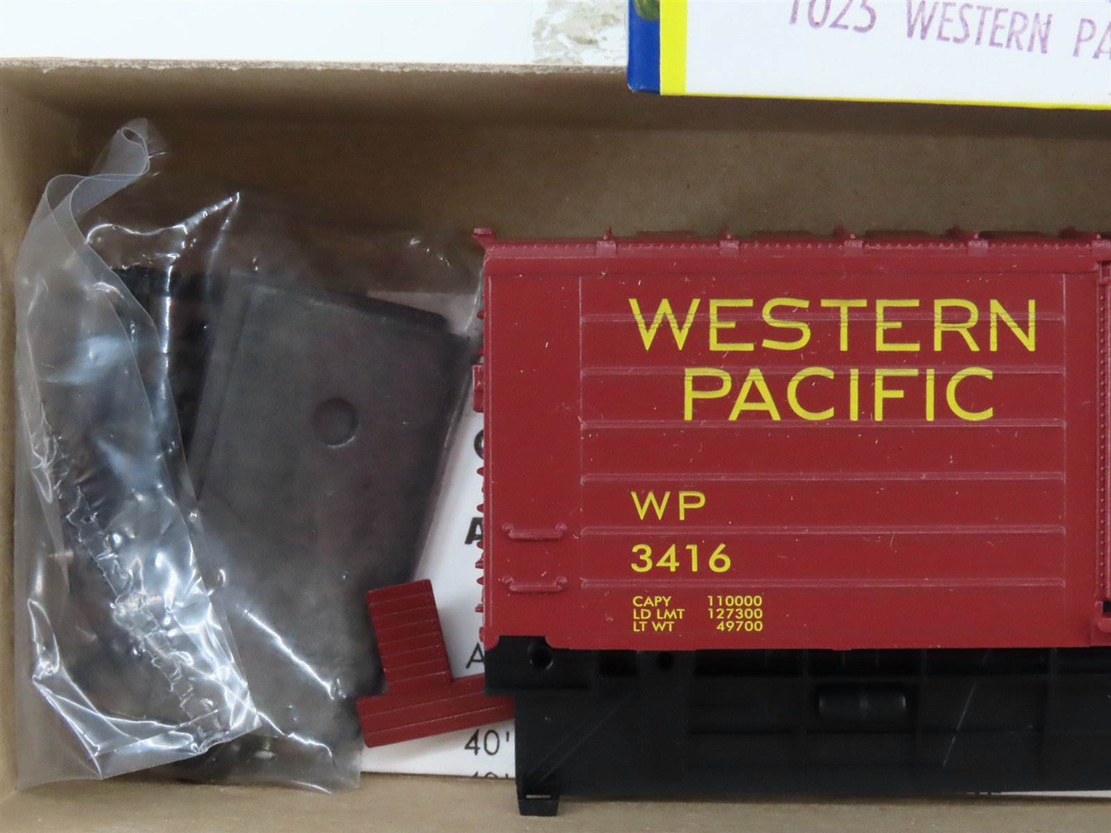 HO Scale Roundhouse Kit 1025 WP Western Pacific 40' Single Door Box Car #3416